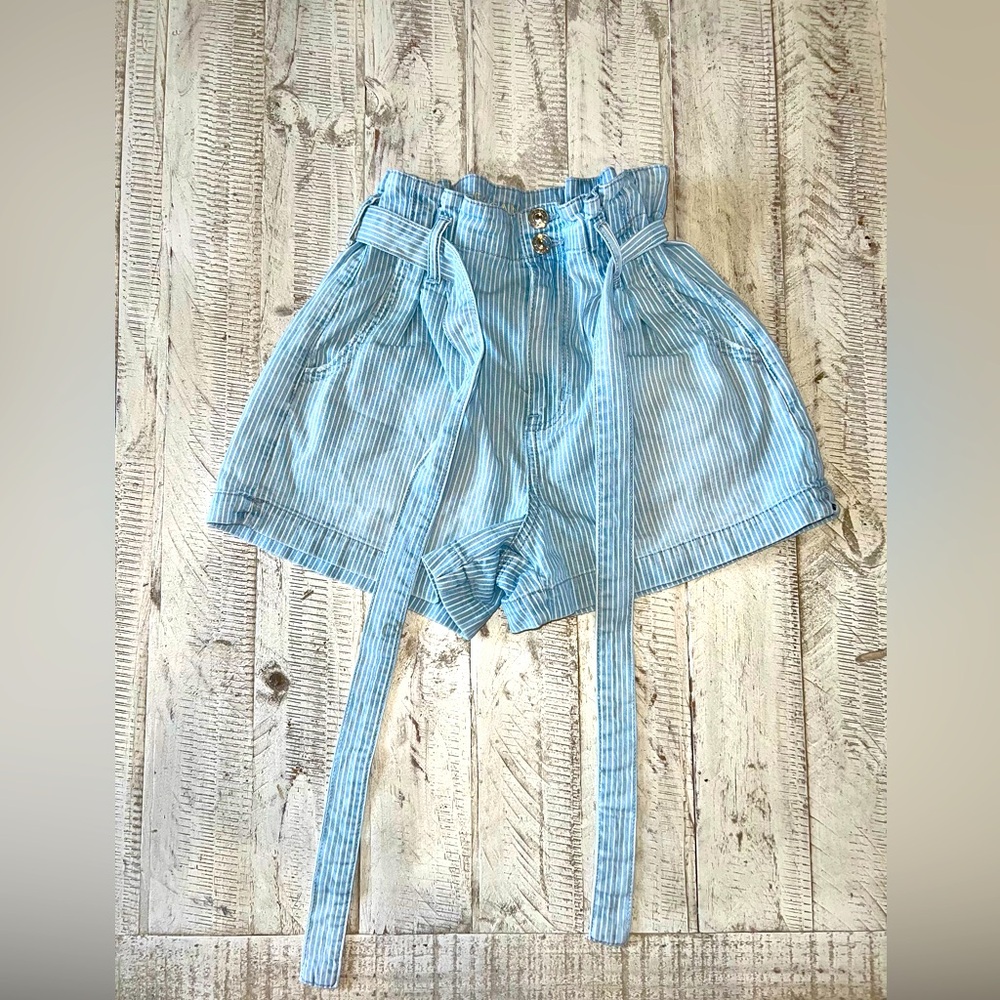 American Eagle Mom Shorts - Picture 2 of 6